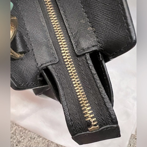 Michael Kors Medium Selma in Black with gold hardware - Picture 11 of 14